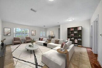 7100 SW 56th St in Miami, FL - Building Photo - Building Photo
