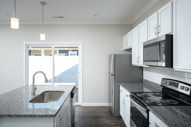 Forest Hill Villas Apartment Homes in Chattanooga, TN - Foto de edificio - Building Photo