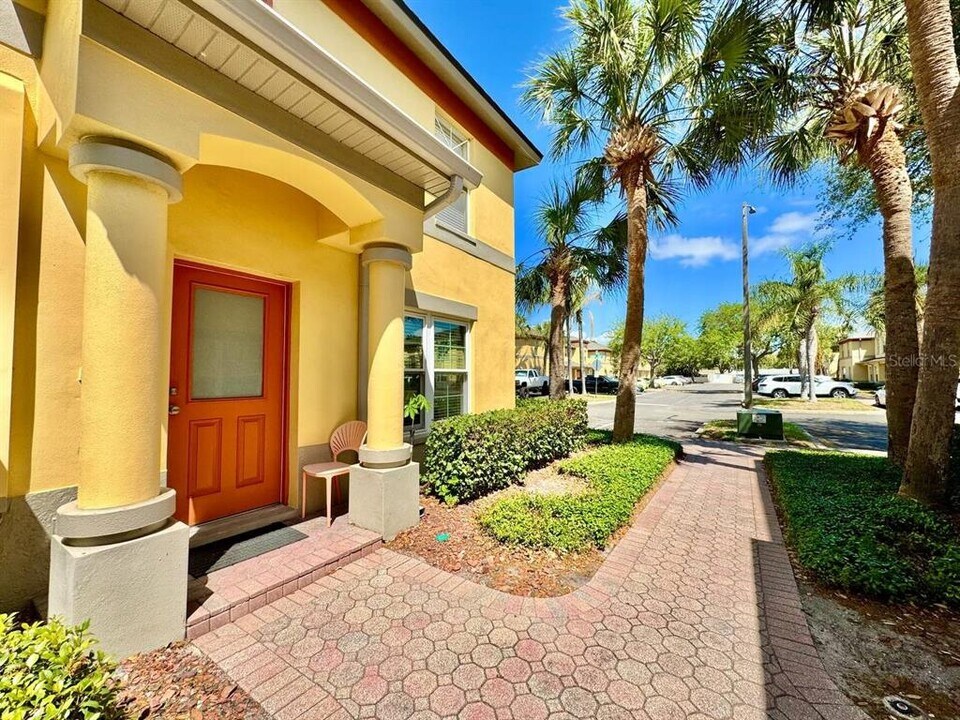 160 Coquina Bay Drive in St. Petersburg, FL - Building Photo