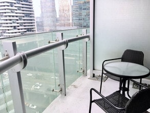 3-29-29 Bremner Blvd in Toronto, ON - Building Photo - Building Photo