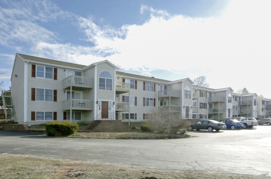 16 Mill St in Sanford, ME - Foto de edificio