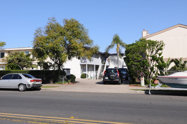 4632 W Point Loma Blvd in San Diego, CA - Building Photo - Building Photo