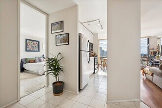 345 W Fullerton Pkwy in Chicago, IL - Foto de edificio - Building Photo