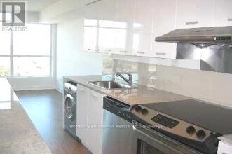 15-1215 Singer Ct in Toronto, ON - Building Photo - Building Photo