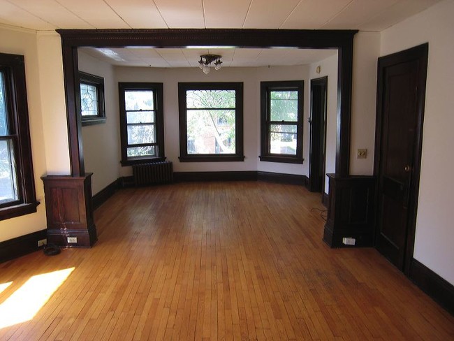 945 Spaight St, Unit 2 in Madison, WI - Foto de edificio - Building Photo