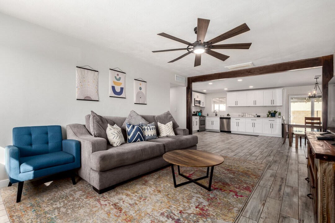 9831 North 11th St in Phoenix, AZ - Building Photo