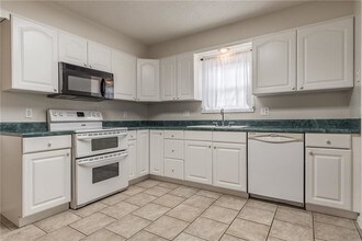 9 Shirley Ln in Edmond, OK - Building Photo - Building Photo