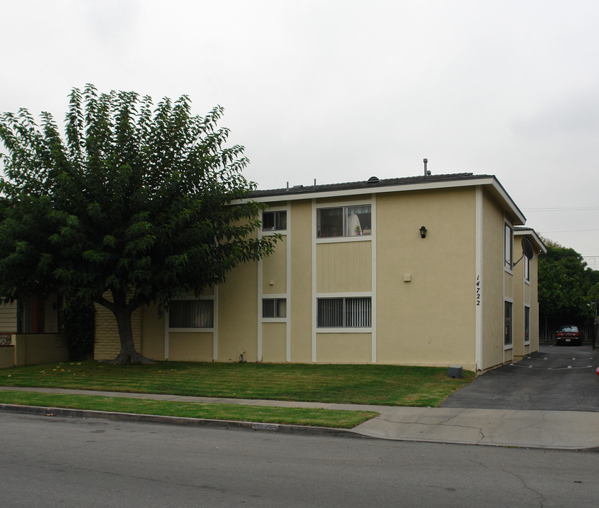 14722 Adams St in Midway City, CA - Foto de edificio