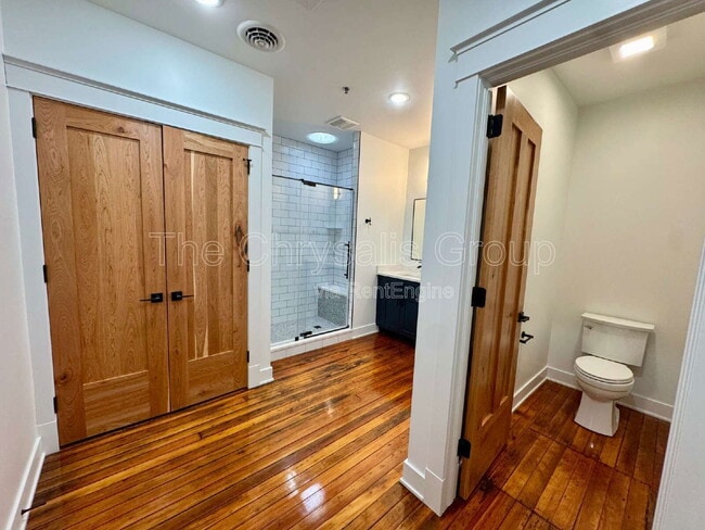 209 W Main St in Ottawa, IL - Foto de edificio - Building Photo