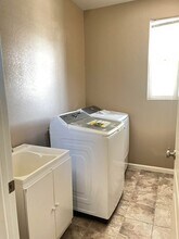 338 Blue Sky Dr in Lathrop, CA - Building Photo - Building Photo