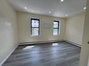 261 Manhattan Ave in Brooklyn, NY - Building Photo - Building Photo