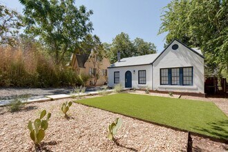 403 E 32nd St in Austin, TX - Foto de edificio - Building Photo