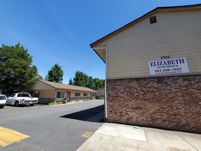 Elizabeth Apartments in Beaverton, OR - Foto de edificio - Building Photo