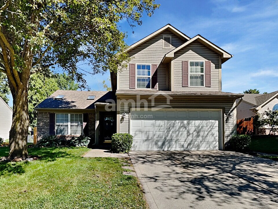 8420 Brook Pointe Ct in Indianapolis, IN - Building Photo