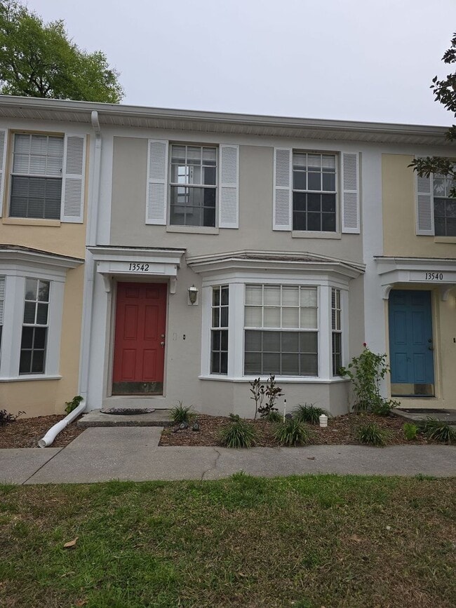 13542 Embassy Park Ct