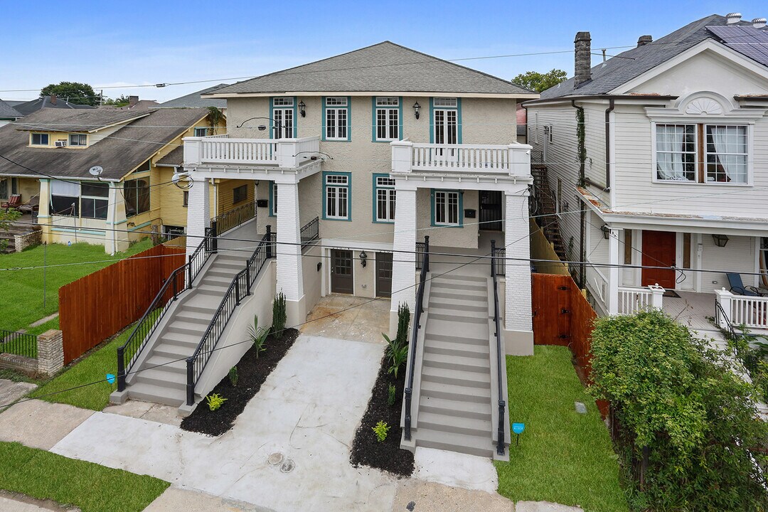 2105 General Taylor in New Orleans, LA - Building Photo