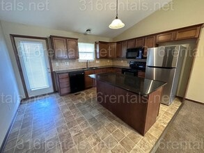 2320 S Goebel Cir in Wichita, KS - Building Photo - Building Photo