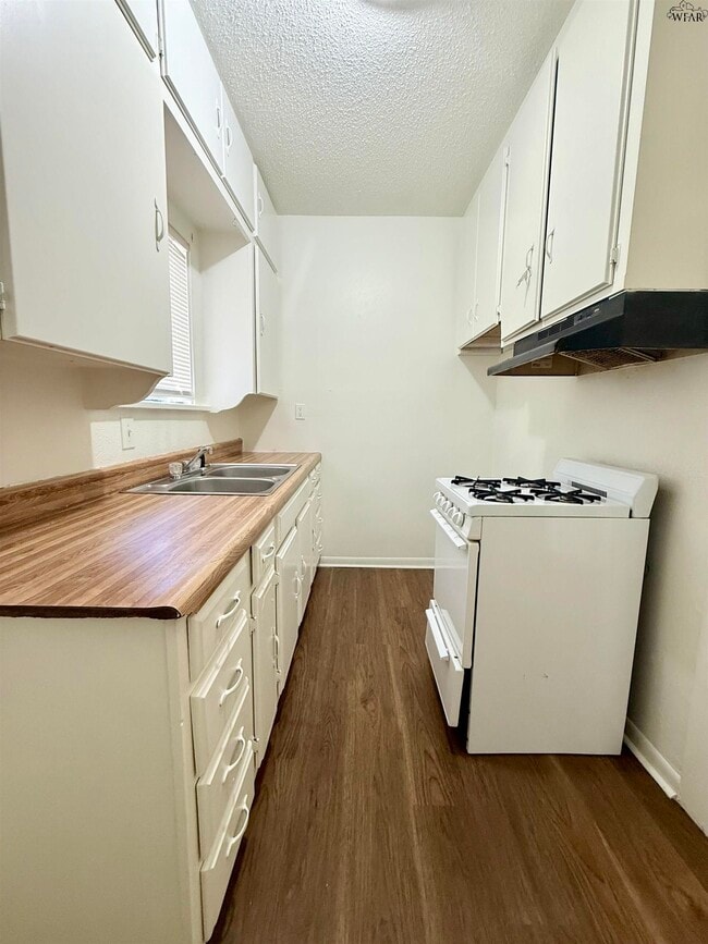 611 Sunset Dr in Wichita Falls, TX - Building Photo - Building Photo