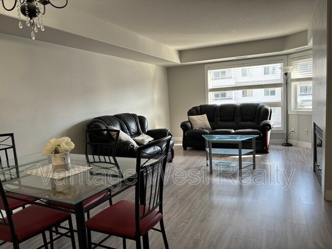 3115-3115 De Montreuil Ct in Kelowna, BC - Building Photo - Building Photo