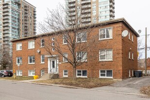 15 Lenore Pl in Ottawa, ON - Building Photo
