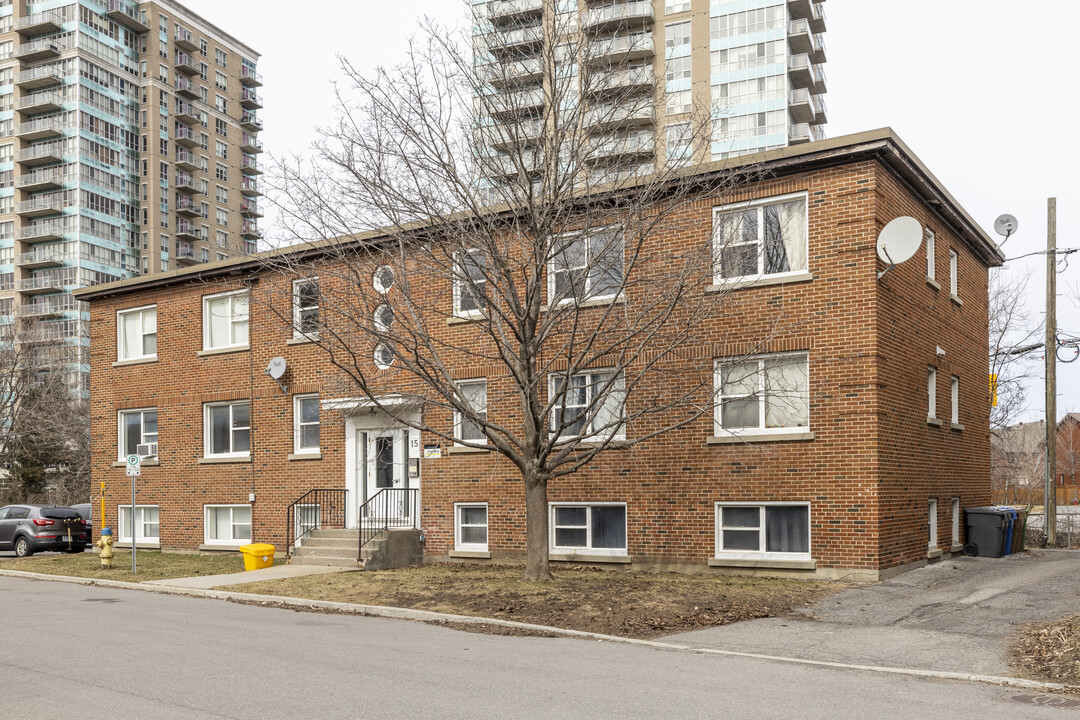 15 Lenore Pl in Ottawa, ON - Building Photo