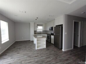 2012 Summerland Ln in Edinburg, TX - Building Photo - Building Photo