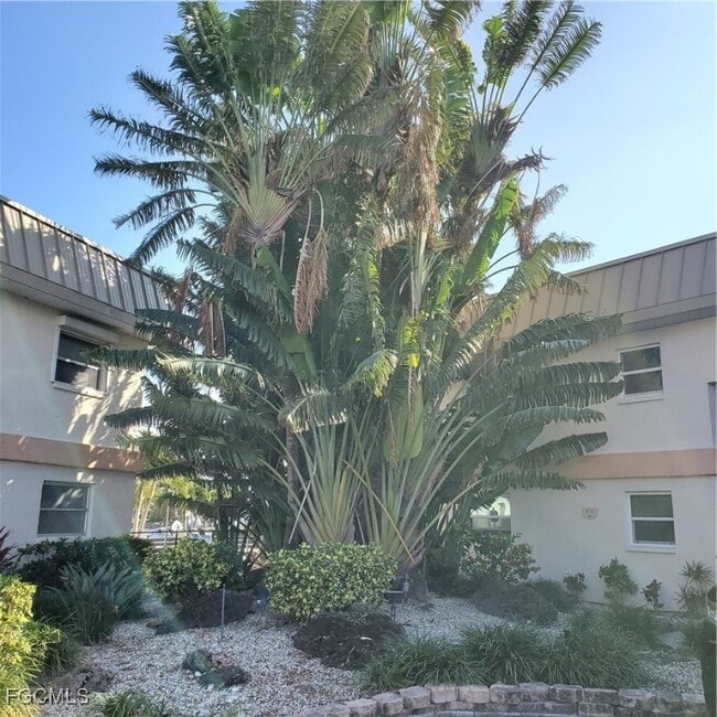 828 Victoria Dr in Cape Coral, FL - Building Photo - Building Photo