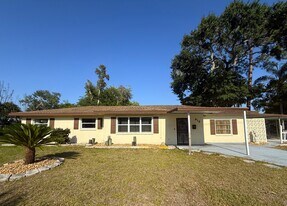 915 14th St E in Bradenton, FL - Building Photo
