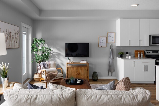 2160 Mayer Rd in Kelowna, BC - Building Photo - Building Photo