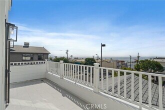 1200 Manhattan Ave in Manhattan Beach, CA - Building Photo - Building Photo