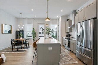 1081 Crest Cir SE in Atlanta, GA - Building Photo - Building Photo