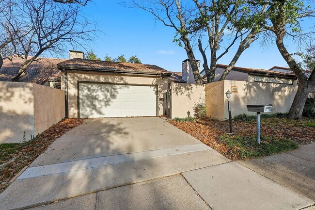 9611 Orchard Hill in Dallas, TX - Building Photo - Building Photo