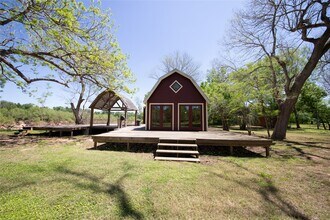 9035 Brazos River Rd in Damon, TX - Building Photo - Building Photo