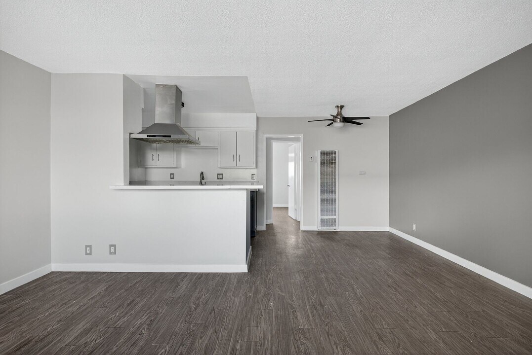 1121 Daisy Ave in Long Beach, CA - Building Photo