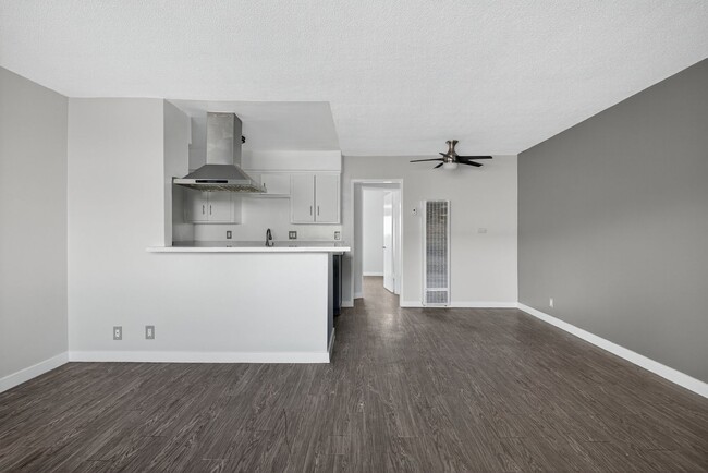 property at 1121 Daisy Ave