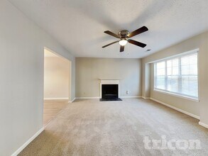 575 Woodcrest Manor Dr, Unit 102 in Stone Mountain, GA - Building Photo - Building Photo