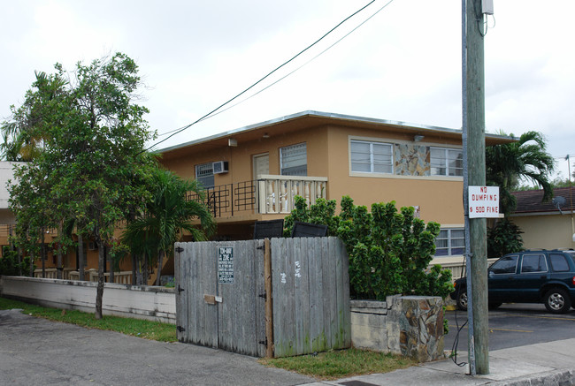 1838 NW Flagler Ter in Miami, FL - Foto de edificio - Building Photo
