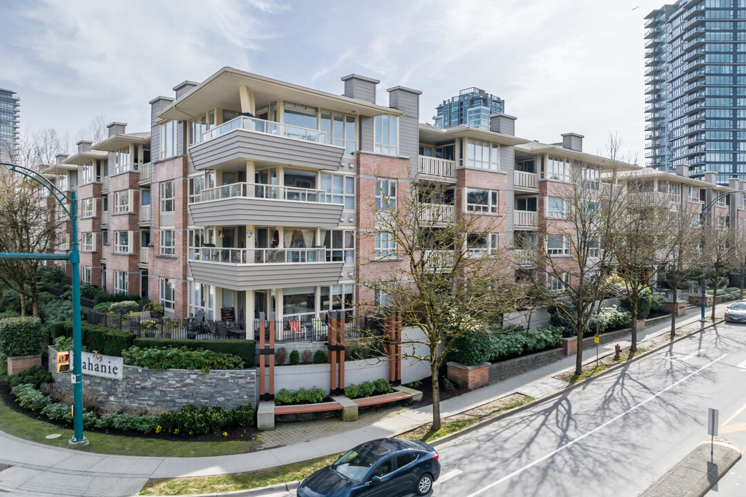 801 Klahanie Dr in Port Moody, BC - Building Photo