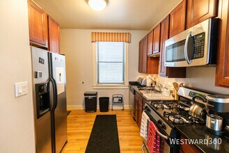 907 W Cornelia Ave in Chicago, IL - Building Photo - Building Photo
