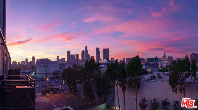 825 East 4th St-Unit -504 in Los Angeles, CA - Foto de edificio
