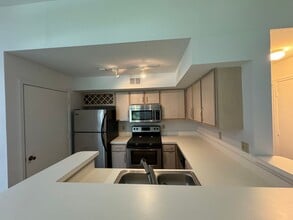 7360 Westpointe Blvd in Orlando, FL - Building Photo - Building Photo