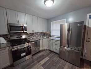 1358 Highmont Dr in Ferguson, MO - Building Photo - Building Photo