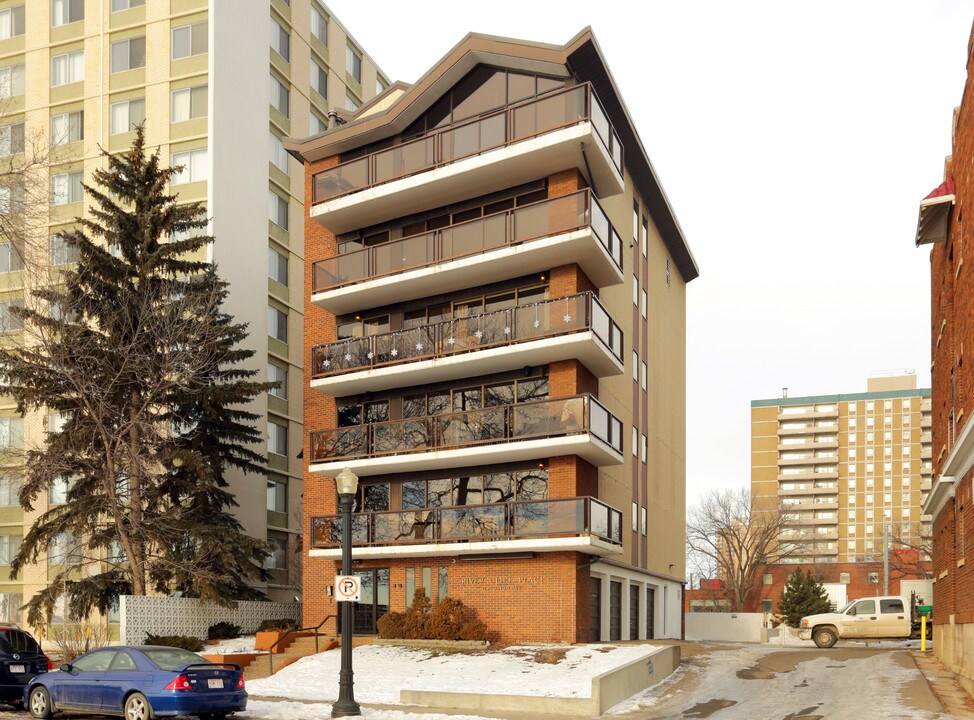 11960 100th Ave NW in Edmonton, AB - Building Photo