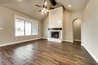 3100 Main St in Granbury, TX - Building Photo - Building Photo