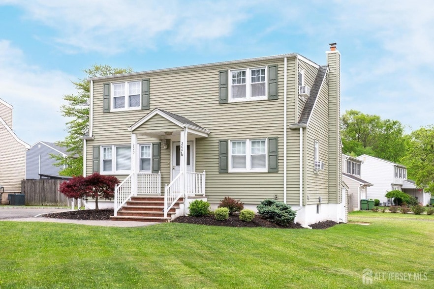 200 Plainfield Rd in Edison, NJ - Building Photo