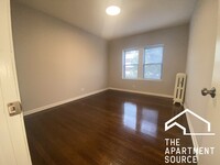 5742 N Winthrop Ave, Unit 013 in Chicago, IL - Building Photo - Building Photo