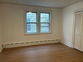 34 Sand St, Unit 1st floor apartment in Port Chester, NY - Foto de edificio - Building Photo