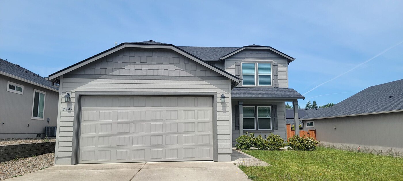 2441 Imperial Dr NW in Albany, OR - Building Photo