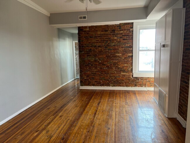 2702 Maryland Ave, Unit 3 in Baltimore, MD - Building Photo - Building Photo