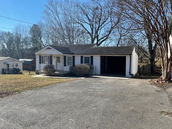 130 McGee St in McMinnville, TN - Building Photo - Building Photo